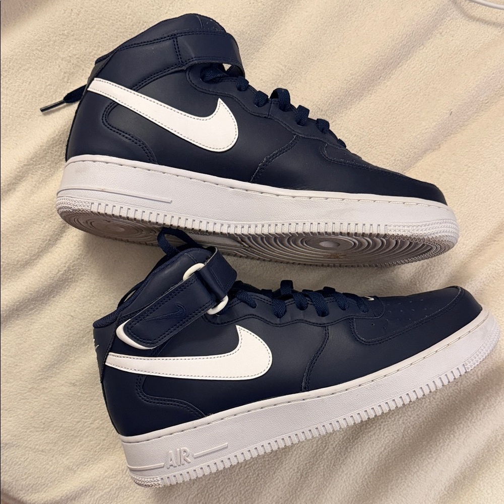 Nike Men's Dark Blue and White High-Top Sneakers